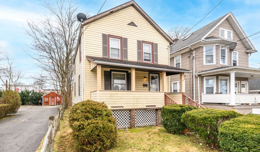 9 Scofield Ave, Stamford, CT 06906 - 3 Beds, 2 Bath