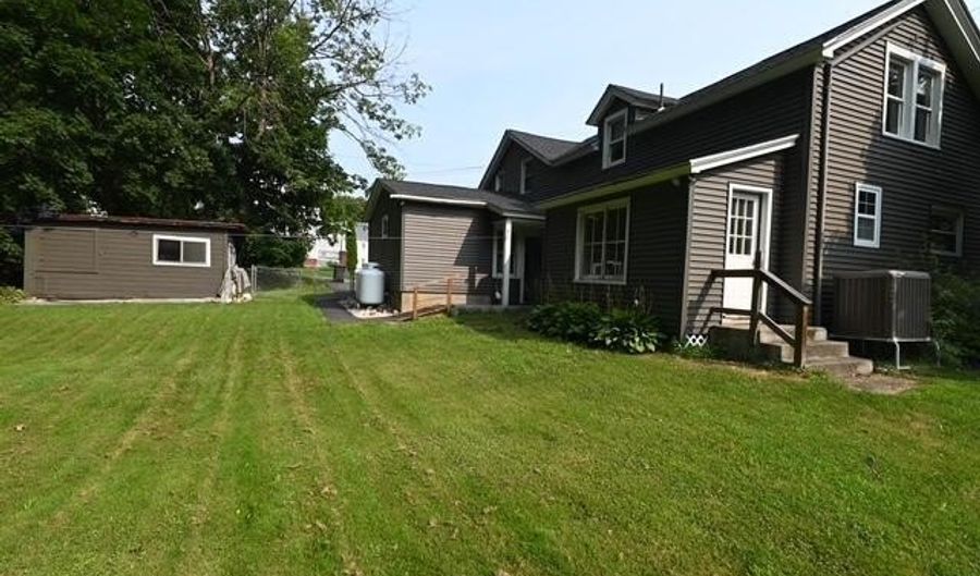 61 Fort Johnson Ave, Amsterdam, NY 12010 - 4 Beds, 2 Bath