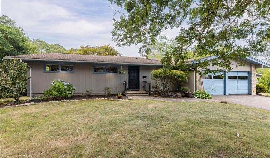 11 Guzeika Rd, North Kingstown, RI 02852 - 3 Beds, 3 Bath