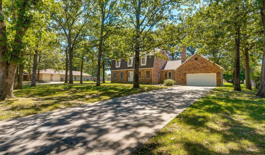 612 E Glendale St, Aurora, MO 65605 - 4 Beds, 3 Bath