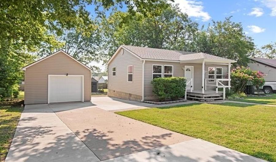 128 SE Myers Ave, Bartlesville, OK 74006 - 2 Beds, 1 Bath