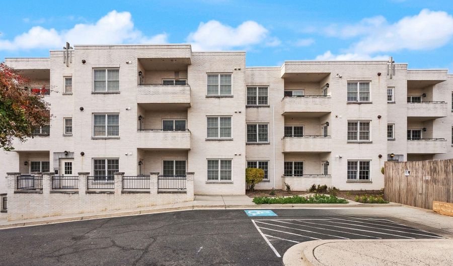 231 N THOMAS St 105, Arlington, VA 22203 - 2 Beds, 2 Bath