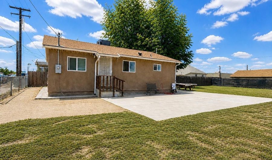 13936 Front St, Armona, CA 93202 - 3 Beds, 1 Bath