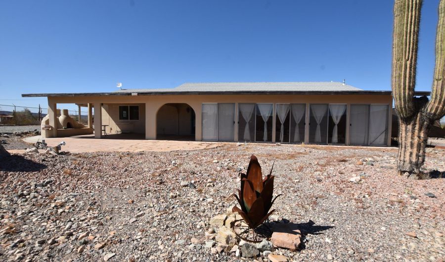 1140 W BRIGGS Rd, Ajo, AZ 85321 - 3 Beds, 2 Bath