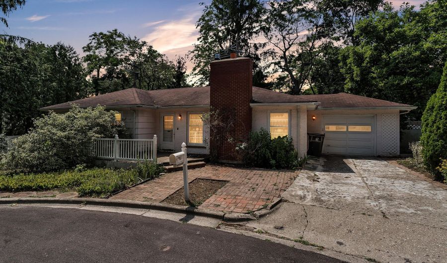 6 Ruthven Pl, Ann Arbor, MI 48104 - 3 Beds, 1 Bath