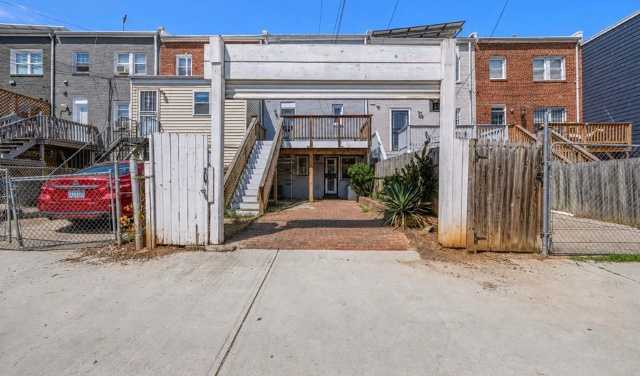 329 18TH Pl NE, Washington, DC 20002 - 2 Beds, 2 Bath