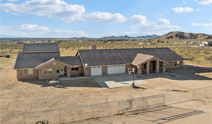 13850 Nightshade Rd, Apple Valley, CA 92307 - 5 Beds, 5 Bath