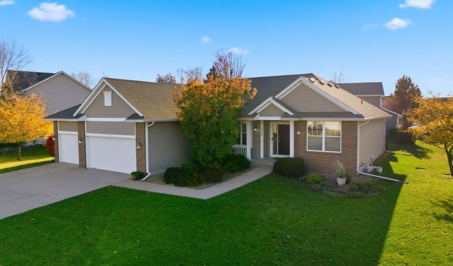 912 10th Avenue Pl, Altoona, IA 50009 - 4 Beds, 3 Bath