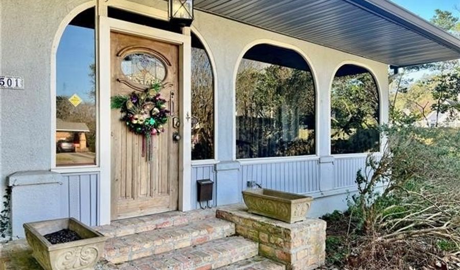 2501 MARYE St, Alexandria, LA 71301 - 2 Beds, 2 Bath
