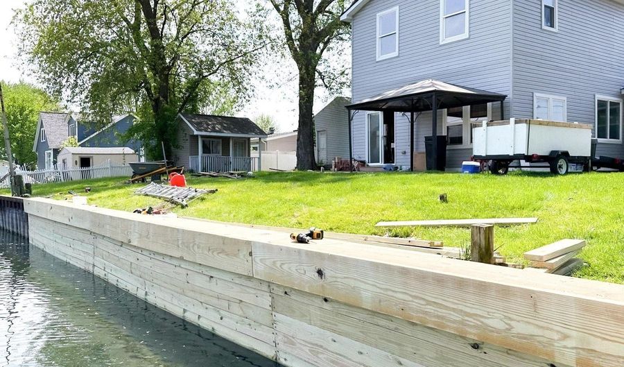 134 Eckfield, Algonac, MI 48001 - 5 Beds, 3 Bath