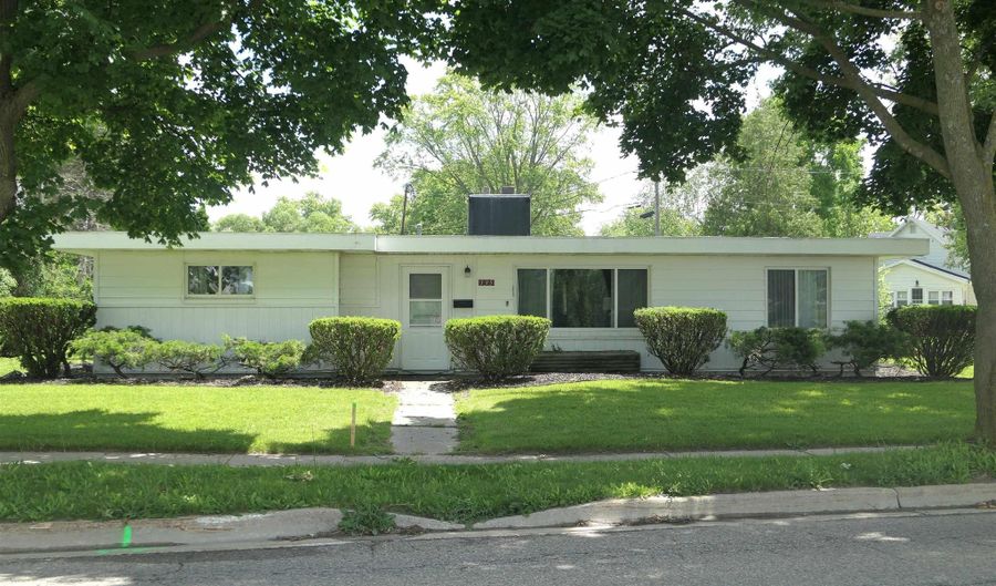 135 Riverside Dr, Alma, MI 48801 - 2 Beds, 1 Bath