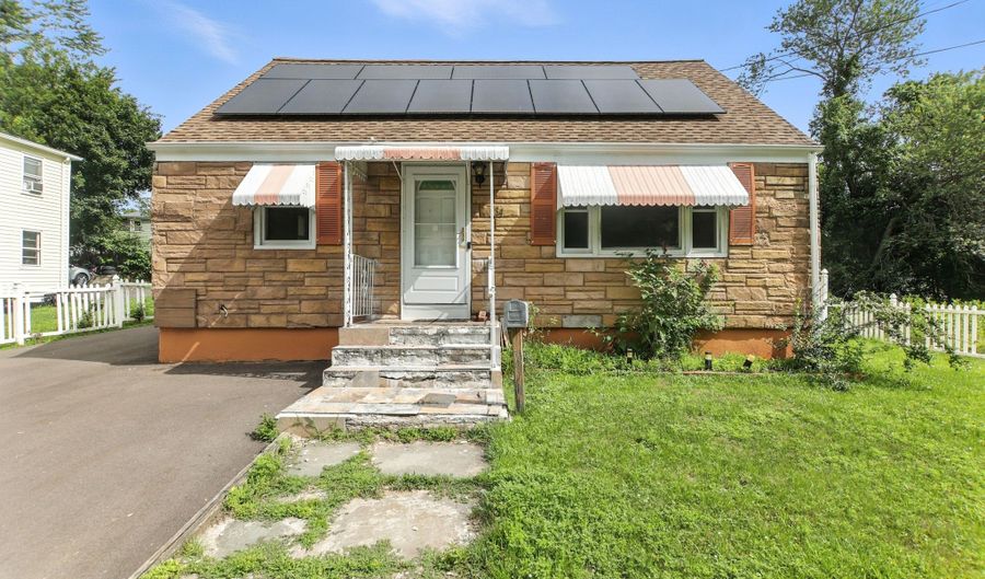 34 Gilbert Ave, Bloomfield, CT 06002 - 3 Beds, 2 Bath