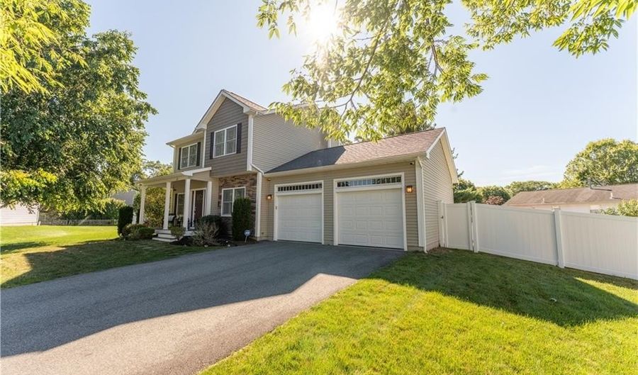 132 Julian Rd, Warwick, RI 02889 - 3 Beds, 3 Bath