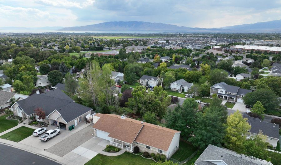 10207 N COTTONWOOD Dr, Cedar Hills, UT 84062 - 5 Beds, 3 Bath