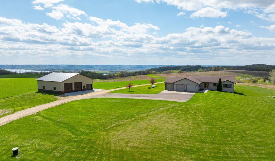 W1660 Maplewood Lane, Alma, WI 54610 - 5 Beds, 3 Bath