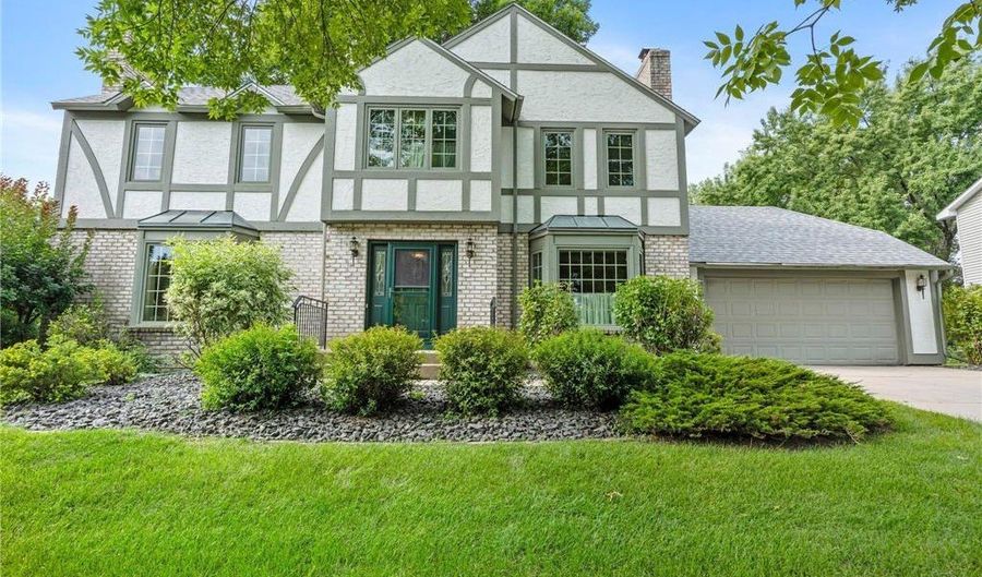 1724 Chatham Ave, Arden Hills, MN 55112 - 4 Beds, 3 Bath