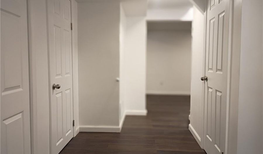 6 Old Pound Hill Rd, North Smithfield, RI 02896 - 2 Beds, 2 Bath