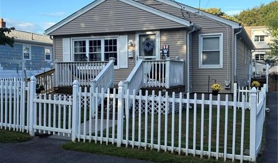 11 Glen St, North Providence, RI 02911 - 3 Beds, 2 Bath