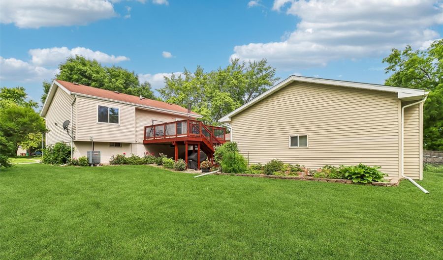 615 10th Ave NW, Altoona, IA 50009 - 4 Beds, 2 Bath