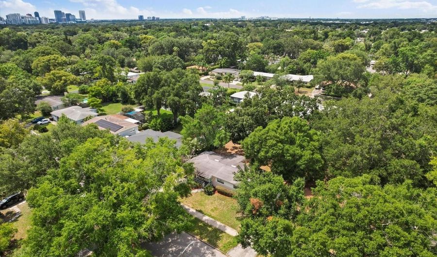 3007 HUNTINGTON St, Orlando, FL 32803 - 3 Beds, 2 Bath