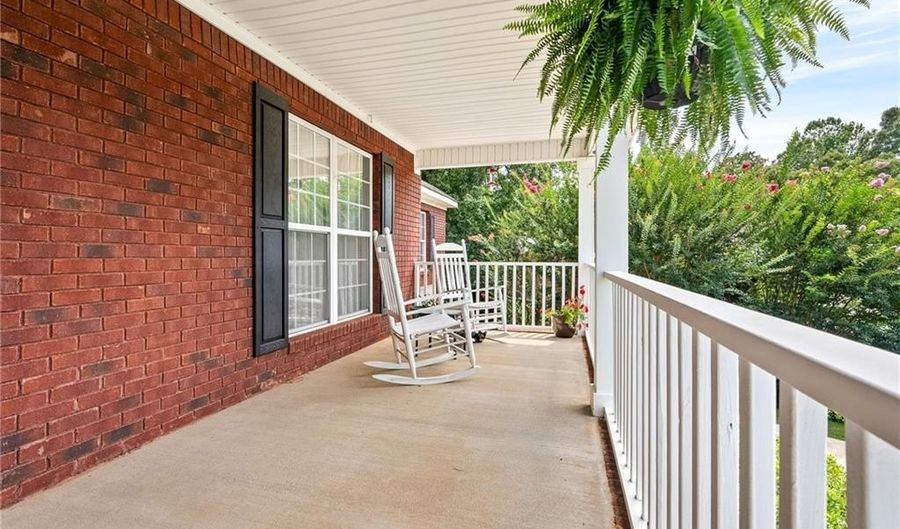 1755 STONE POINTE Dr, Auburn, AL 36830 - 3 Beds, 2 Bath