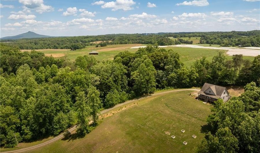 186 Pipers Creek Trl, Ararat, NC 27007 - 3 Beds, 3 Bath