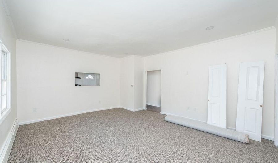 114 Chestnut Ave #1, Atlantic Highlands, NJ 07716 - 3 Beds, 1 Bath