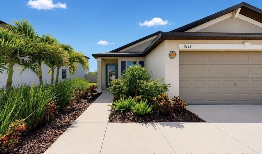 5143 WHITE CHICORY Dr, Apollo Beach, FL 33572 - 3 Beds, 2 Bath