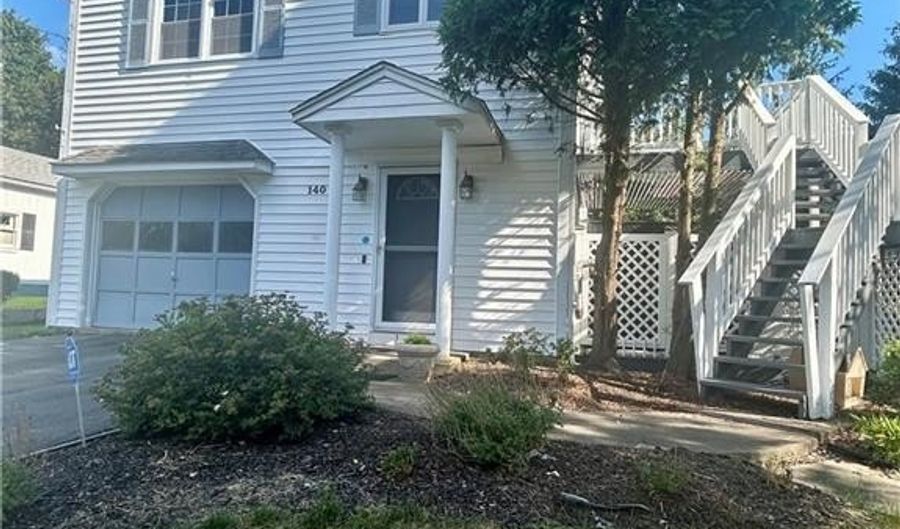 140 Alden Ave, Warwick, RI 02886 - 2 Beds, 2 Bath