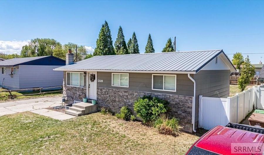 4593 Sawtooth St, Chubbuck, ID 83202 - 3 Beds, 2 Bath