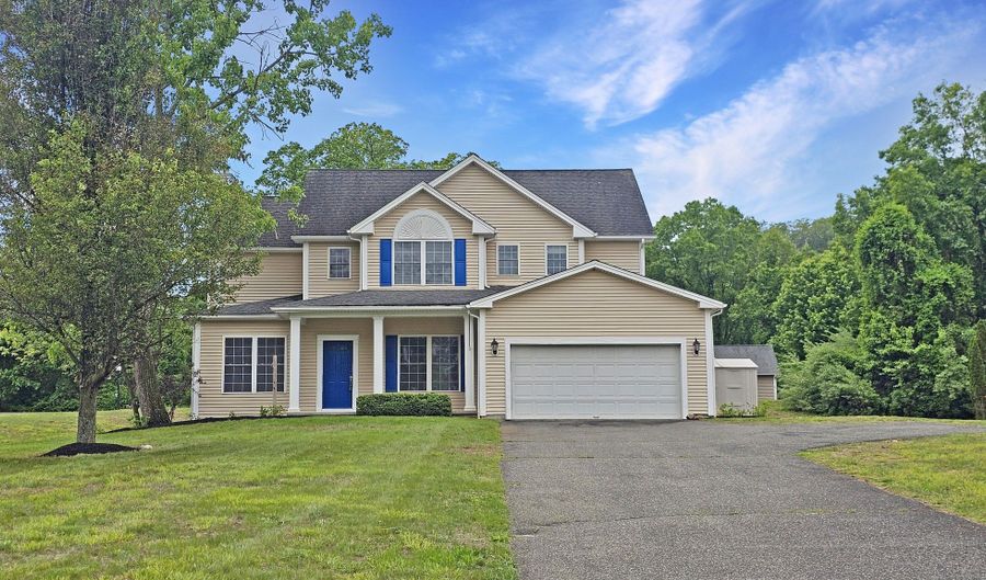 48 Meadow Brook Rd, Brookfield, CT 06804 - 4 Beds, 3 Bath