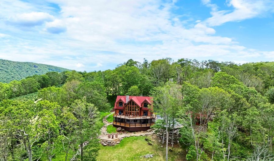 324 Sugar View Trl, Banner Elk, NC 28604 - 3 Beds, 5 Bath