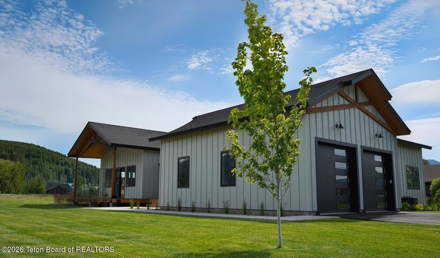 85 COLUMBINE St, Alpine, WY 83128 - 3 Beds, 3 Bath