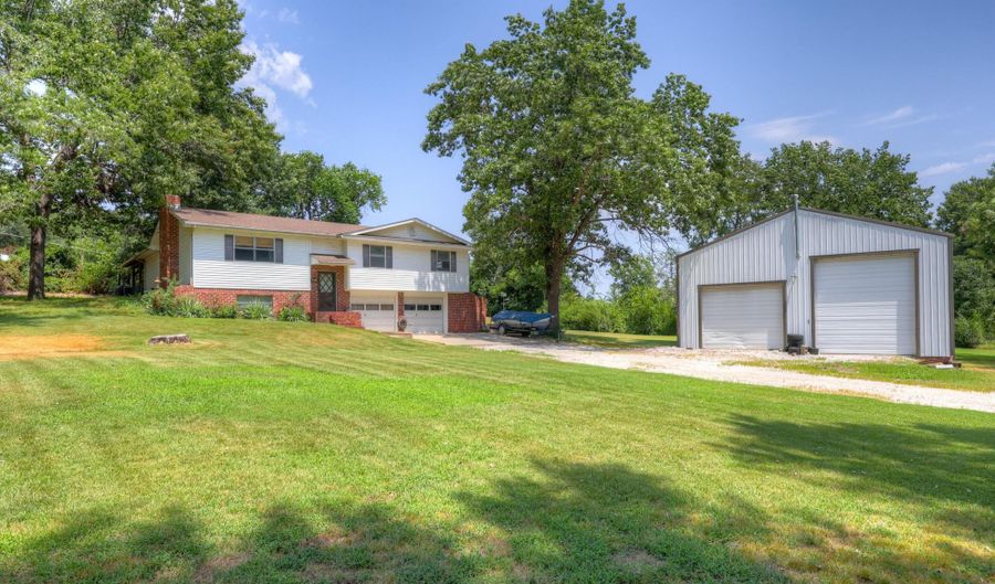 880 Oak Crst, Baxter Springs, KS 66713 - 3 Beds, 2 Bath