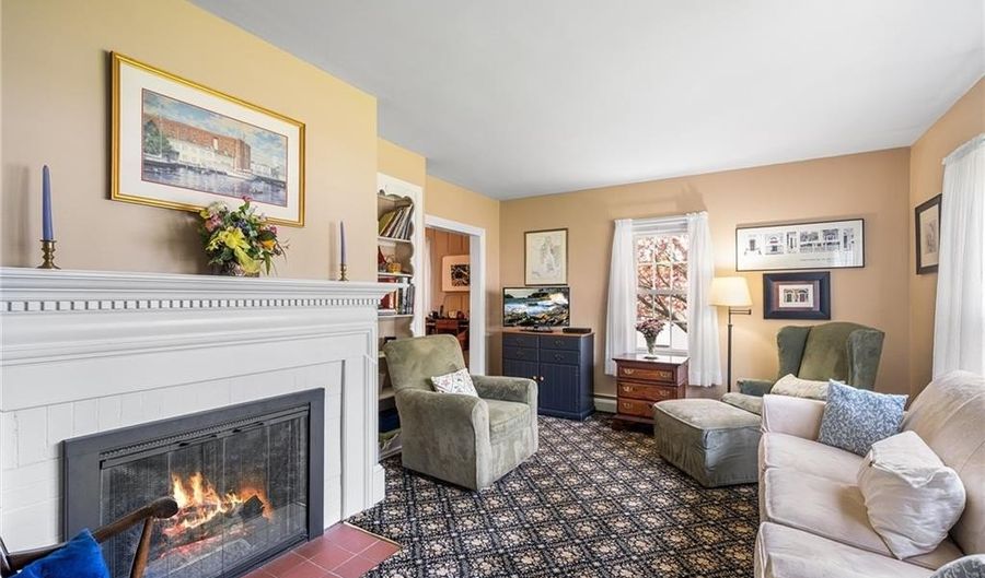 146 Bay View Ave, Bristol, RI 02809 - 2 Beds, 2 Bath