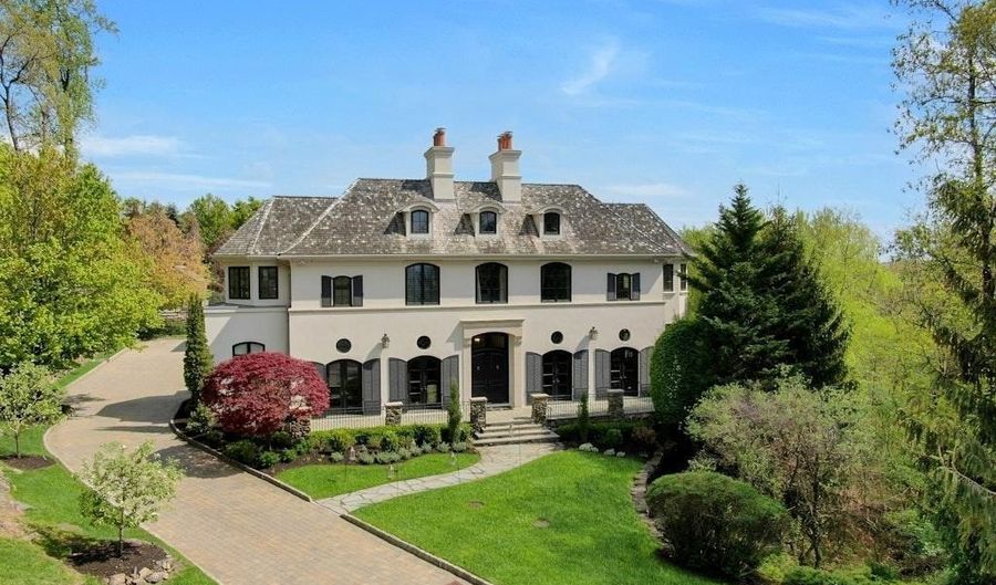 19 Autumn Ter, Alpine, NJ 07620 - 8 Beds, 10 Bath