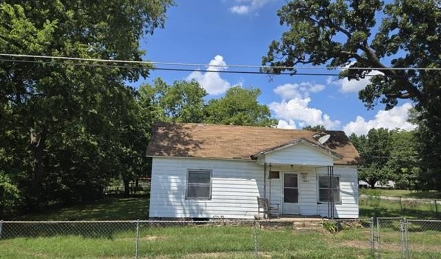 1001 S C St, McAlester, OK 74501 - 2 Beds, 1 Bath