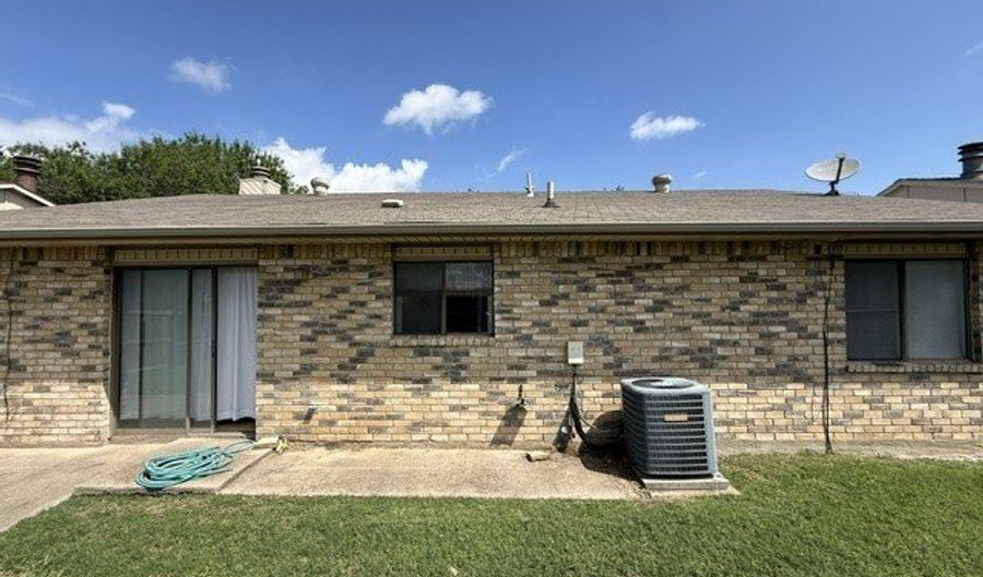 802 Sunny Slope Dr, Allen, TX 75002 - 3 Beds, 2 Bath