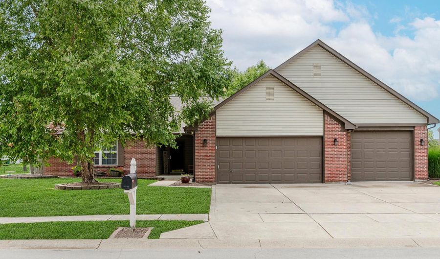 642 Port Dr, Avon, IN 46123 - 3 Beds, 2 Bath