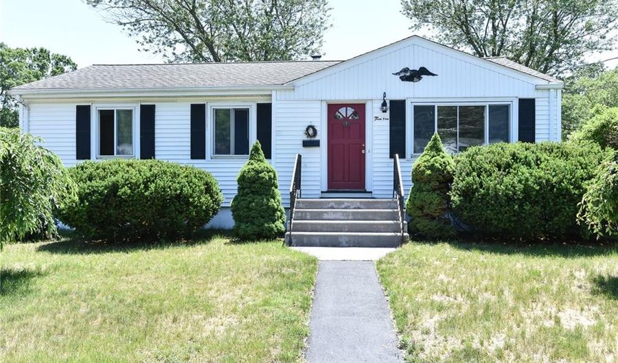 210 Easton Ave, Warwick, RI 02888 - 3 Beds, 1 Bath