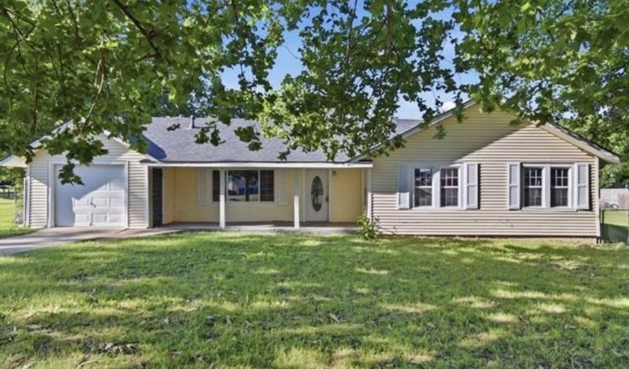 401 E Main St, Beggs, OK 74421 - 3 Beds, 1 Bath
