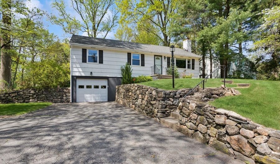 128 West Ave, Darien, CT 06820 - 3 Beds, 3 Bath