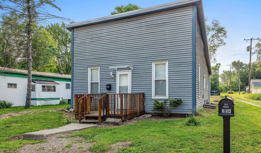 204 N West St, Attica, IN 47918 - 2 Beds, 1 Bath