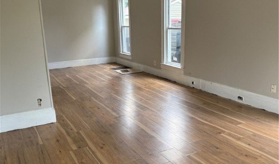 836 5th Ave, Akron, OH 44306 - 4 Beds, 2 Bath