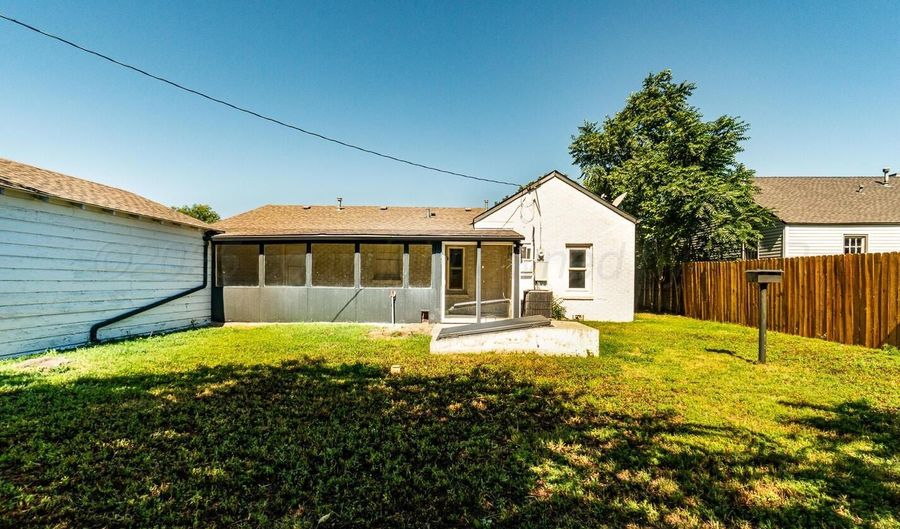 1309 BELLAIRE St, Amarillo, TX 79106 - 3 Beds, 2 Bath