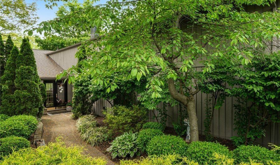 540 Bent Creek Oval, Aurora, OH 44202 - 4 Beds, 5 Bath