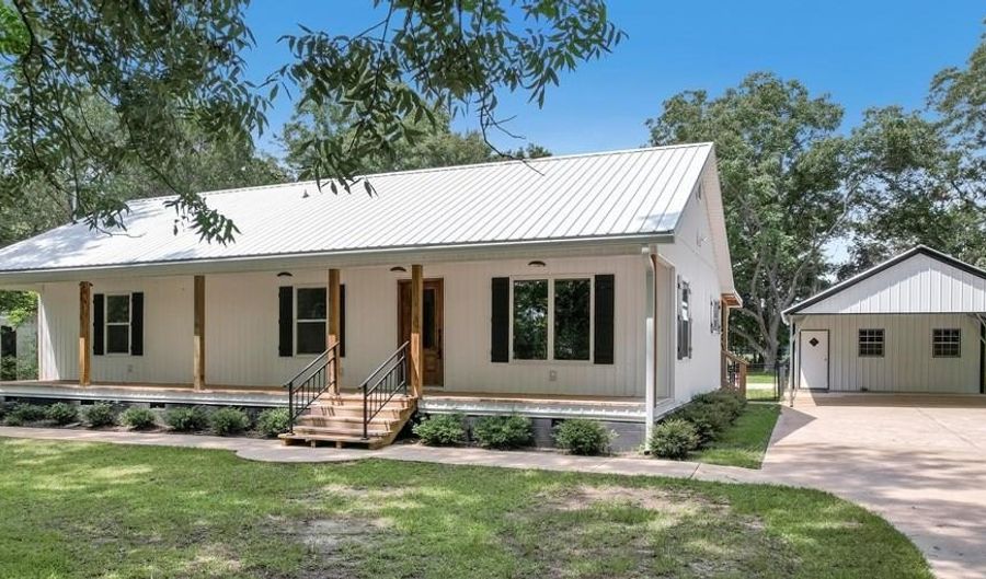 2076 Calhoun Dr, Abbeville, AL 36310 - 2 Beds, 2 Bath