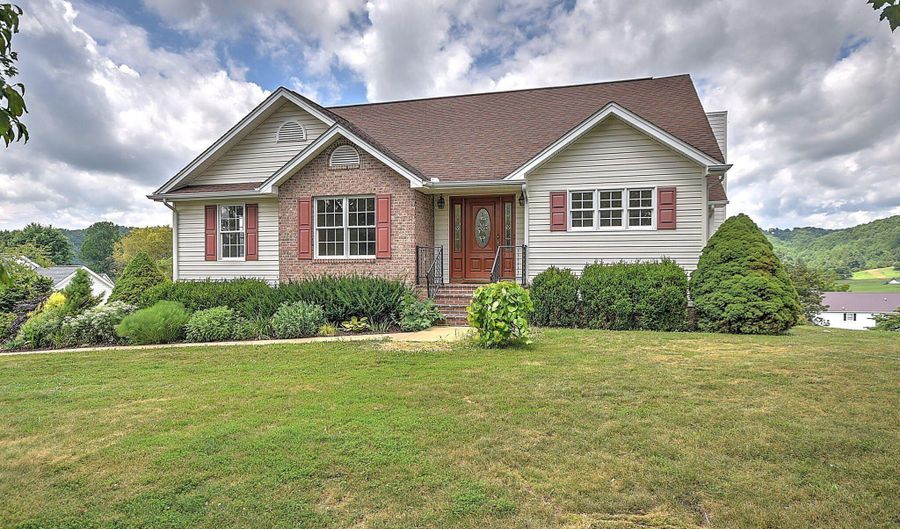 25287 Whiteridge Dr, Abingdon, VA 24211 - 4 Beds, 3 Bath