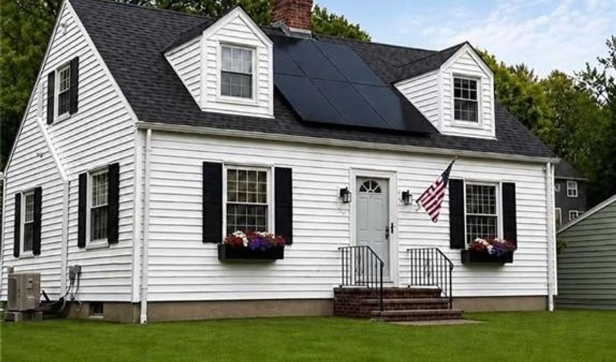 625 Mendon Rd, Cumberland, RI 02864 - 3 Beds, 2 Bath