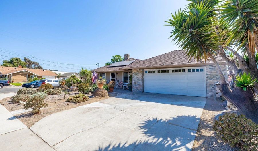 127 Warner St, Oceanside, CA 92058 - 5 Beds, 3 Bath